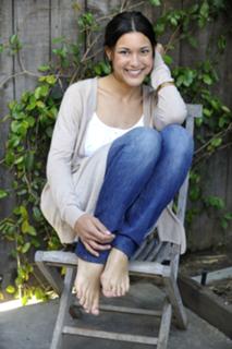 Julia Jones feet photo thumbnail