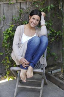Julia Jones feet photo thumbnail