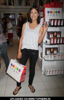 Julia Jones feet photo thumbnail