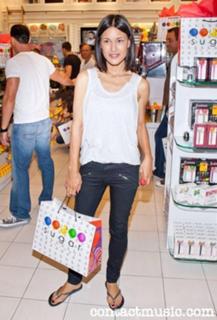 Julia Jones feet photo thumbnail