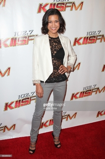 Julia Jones feet photo thumbnail