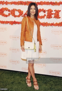 Julia Jones feet photo thumbnail