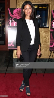 Julia Jones feet photo thumbnail