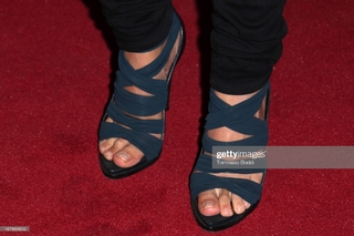 Julia Jones feet photo thumbnail