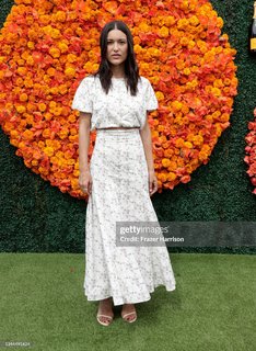 Julia Jones feet photo thumbnail