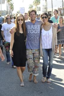 Julia Jones feet photo thumbnail