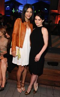 Julia Jones feet photo thumbnail