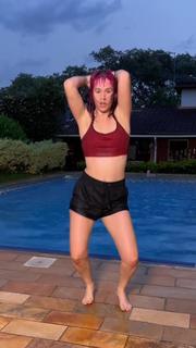 Julia K Barni feet photo 1