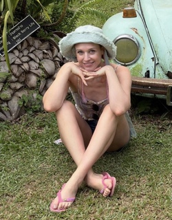Julia Kaminska feet photo 1