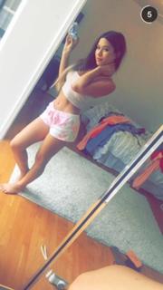 Julia Kelly feet photo thumbnail