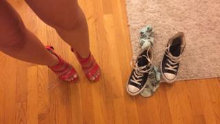 Julia Kelly feet photo thumbnail