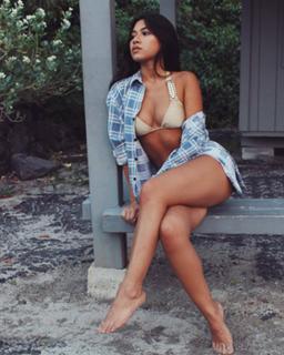Julia Kelly feet photo thumbnail