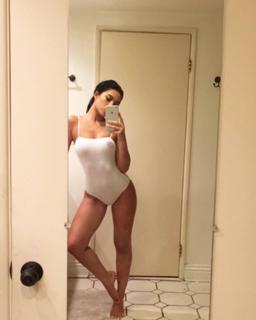 Julia Kelly feet photo thumbnail