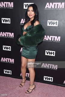 Julia Kelly feet photo thumbnail