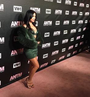 Julia Kelly feet photo thumbnail