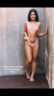 Julia Kelly feet photo thumbnail