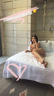 Julia Kelly feet photo thumbnail