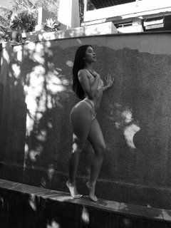 Julia Kelly feet photo thumbnail