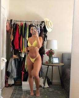 Julia Kelly feet photo thumbnail