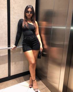 Julia Kelly feet photo thumbnail