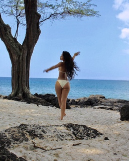 Julia Kelly feet photo thumbnail