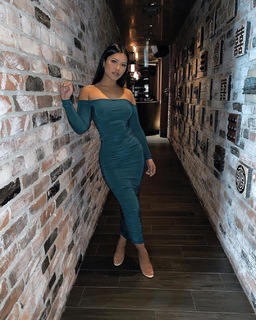 Julia Kelly feet photo thumbnail