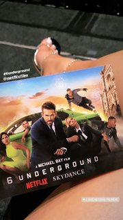 Julia Kelly feet photo thumbnail