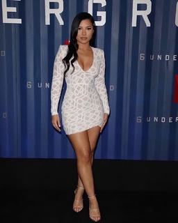 Julia Kelly feet photo thumbnail