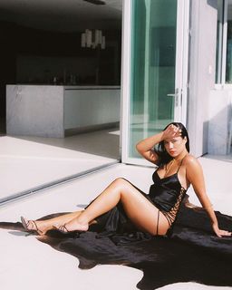 Julia Kelly feet photo thumbnail