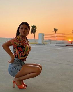 Julia Kelly feet photo thumbnail