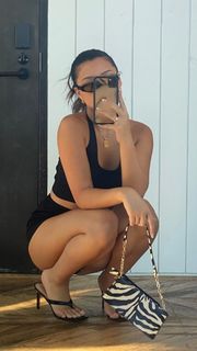 Julia Kelly feet photo thumbnail