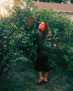 Julia Kelly feet photo thumbnail