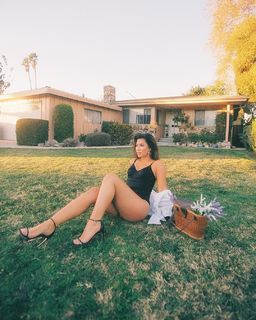 Julia Kelly feet photo thumbnail