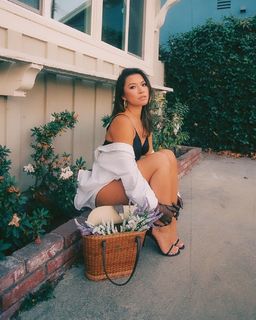 Julia Kelly feet photo thumbnail