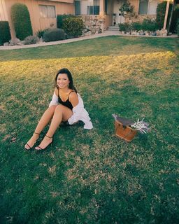 Julia Kelly feet photo thumbnail