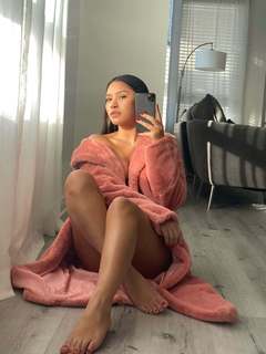 Julia Kelly feet photo thumbnail