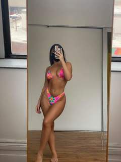 Julia Kelly feet photo thumbnail