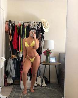 Julia Kelly feet photo thumbnail