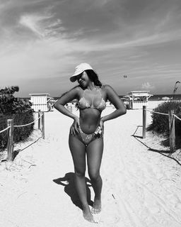 Julia Kelly feet photo thumbnail