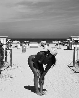 Julia Kelly feet photo thumbnail