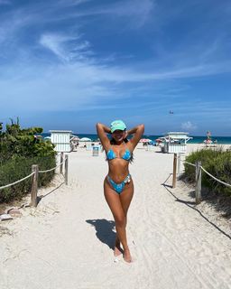 Julia Kelly feet photo thumbnail