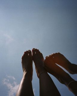 Julia Kelly feet photo thumbnail