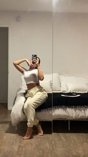 Julia Kelly feet photo thumbnail