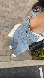 Julia Kelly feet photo thumbnail