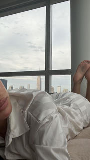 Julia Kelly feet photo thumbnail