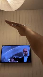 Julia Kelly feet photo thumbnail