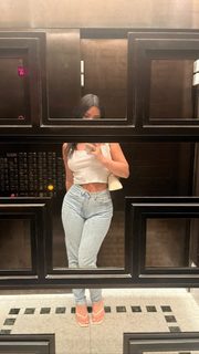 Julia Kelly feet photo thumbnail