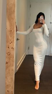 Julia Kelly feet photo thumbnail