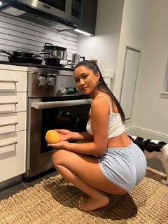 Julia Kelly feet photo thumbnail