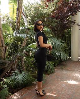 Julia Kelly feet photo thumbnail